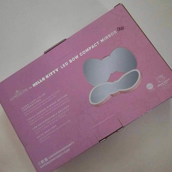 IMPRESSIONS vanity.company Hello Kitty LED Bow Compact Mirror - Picture 2 of 4